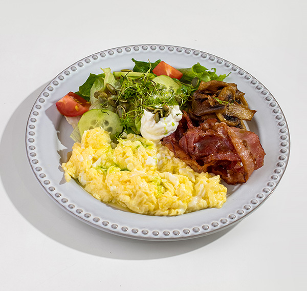 Фото Скрэмбл с беконом и грибами