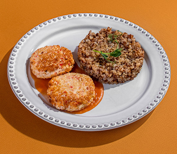 Фото Крабовые биточки с гречкой