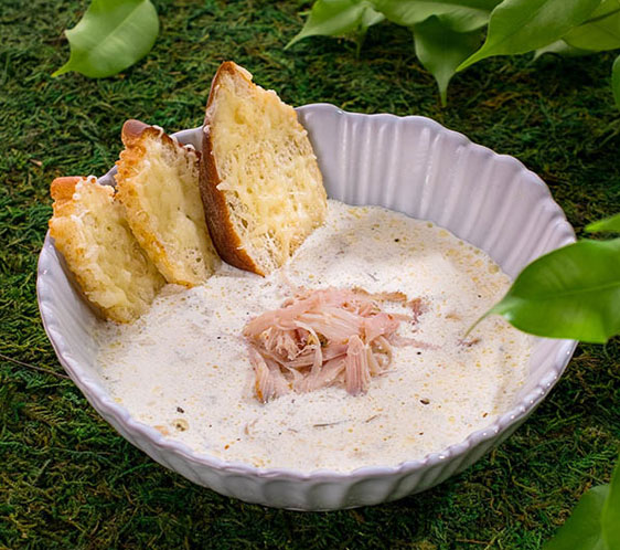 Фото Луковый суп с гренками и курицей