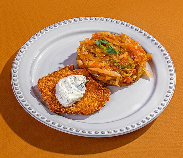 Фото Шницель с тушеной капустой