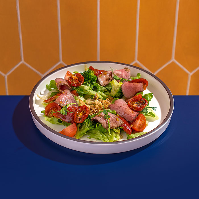 Фото Салат с ростбифом и печеным перцем