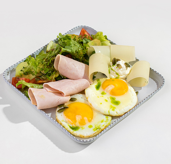 Фото Глазунья с ветчиной и сыром