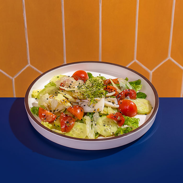 Фото Салат с кальмарами и овощами